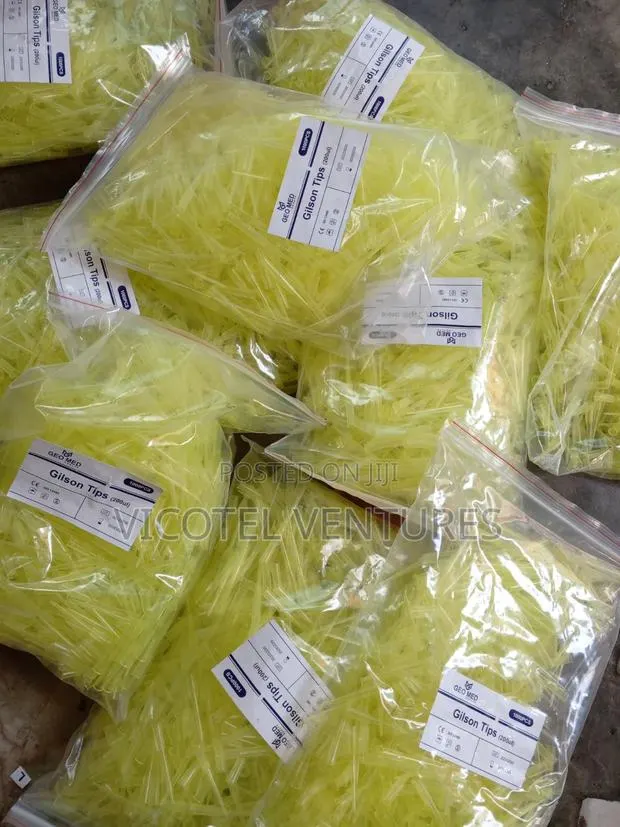 Gilson Pipette Tips Yellow/ Blue Color · Photo 1