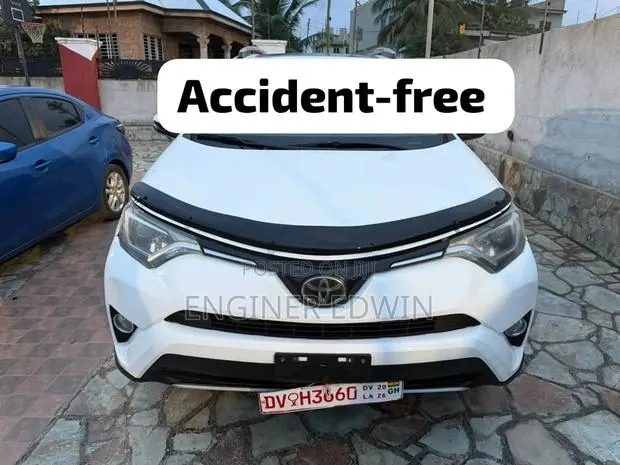 Toyota RAV4 XLE 4dr SUV (2.5L 4cyl 6A) 2018 White · Photo 1