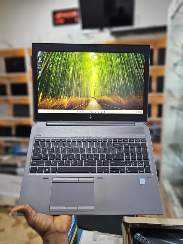 Laptop HP ZBook 15 G5 16GB Intel Core i5 SSD 512GB · Photo 1