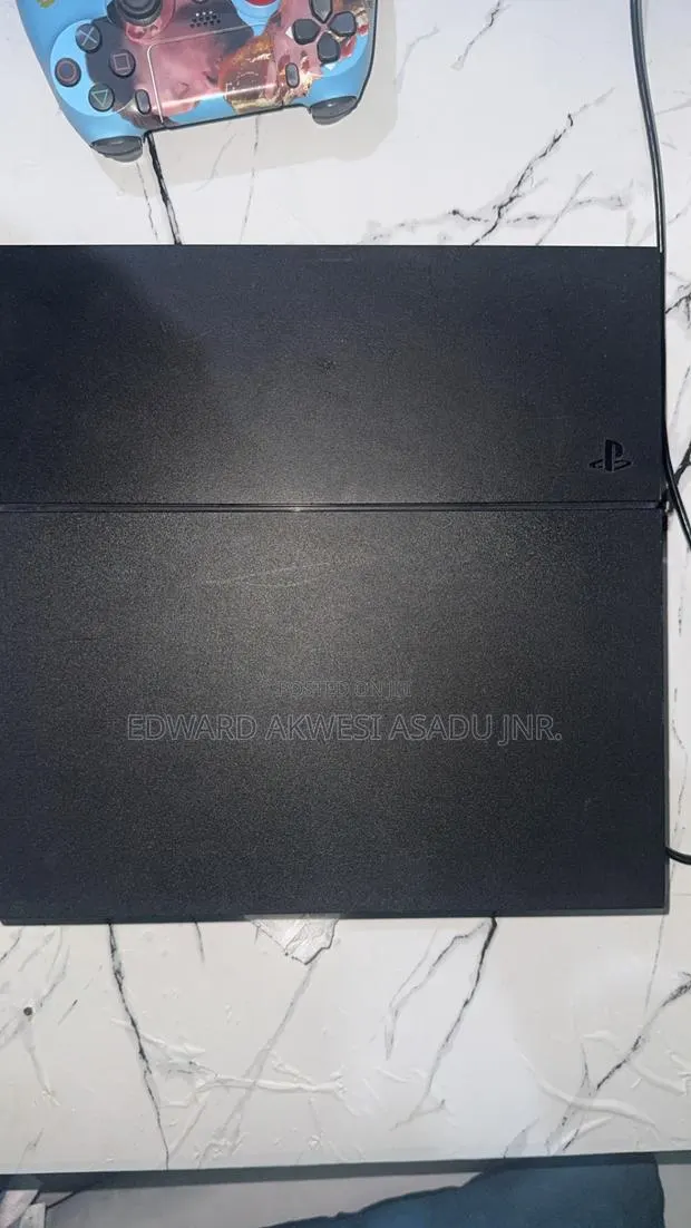 PS4 Standard With 13 JailBroken Games · Photo 1
