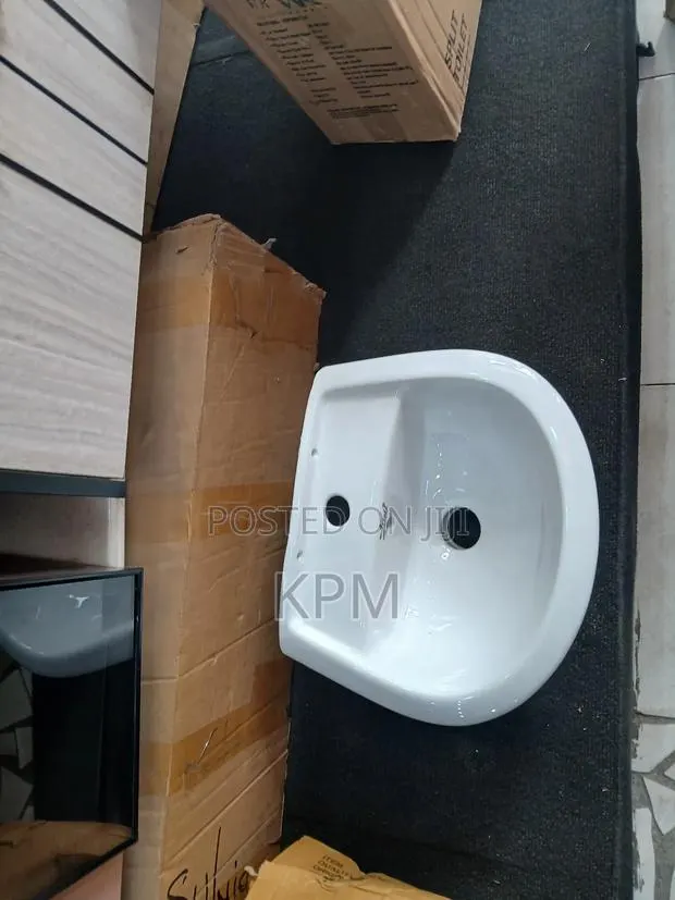 Tiny Wash Hand Basin Only · Photo 1