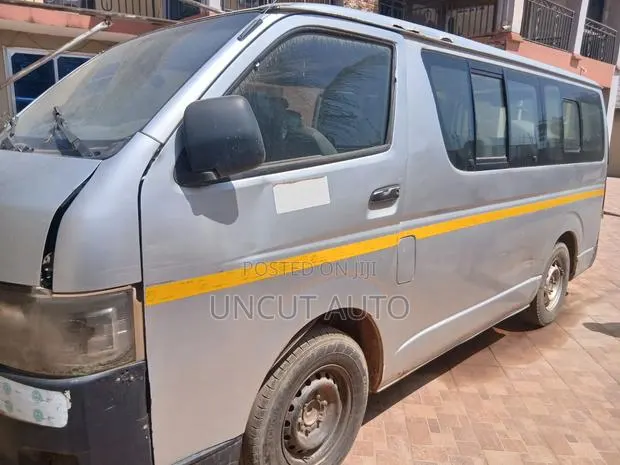 Toyota Toyoace 2010 Silver · Photo 1