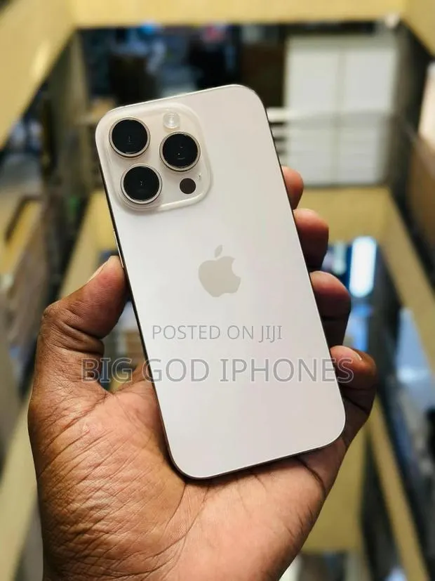 Apple iPhone 16 Pro 512 GB Gold · Photo 1