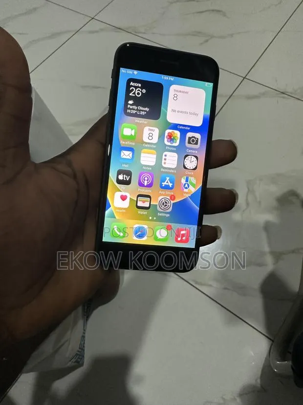 Apple iPhone 8 64 GB Black · Photo 1