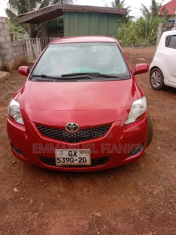 Toyota Yaris 2010 Red · Photo 1