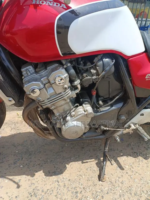 Honda Super Hawk 2022 Red · Photo 1