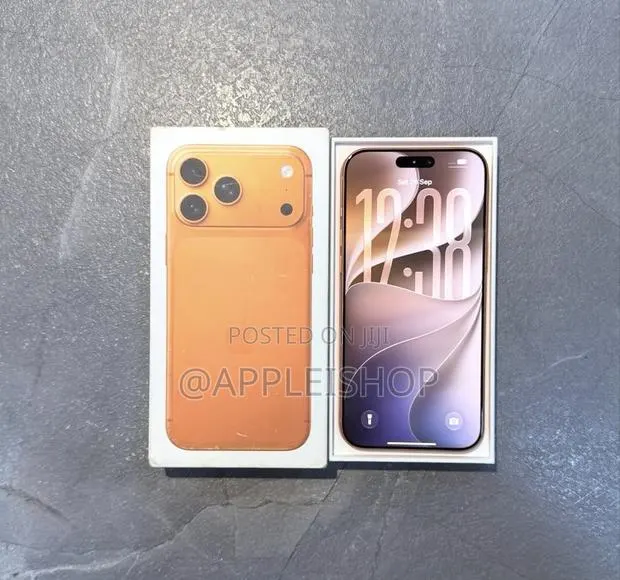 Apple iPhone 17 Pro Max 512 GB Orange · Photo 1