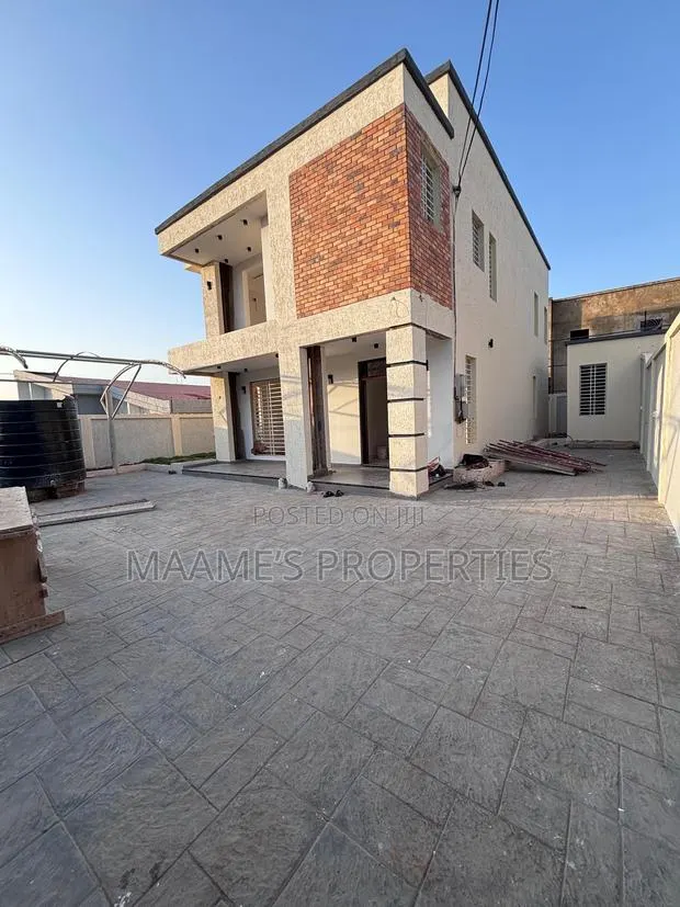 3bdrm Duplex in Adjiriganor for sale · Photo 1