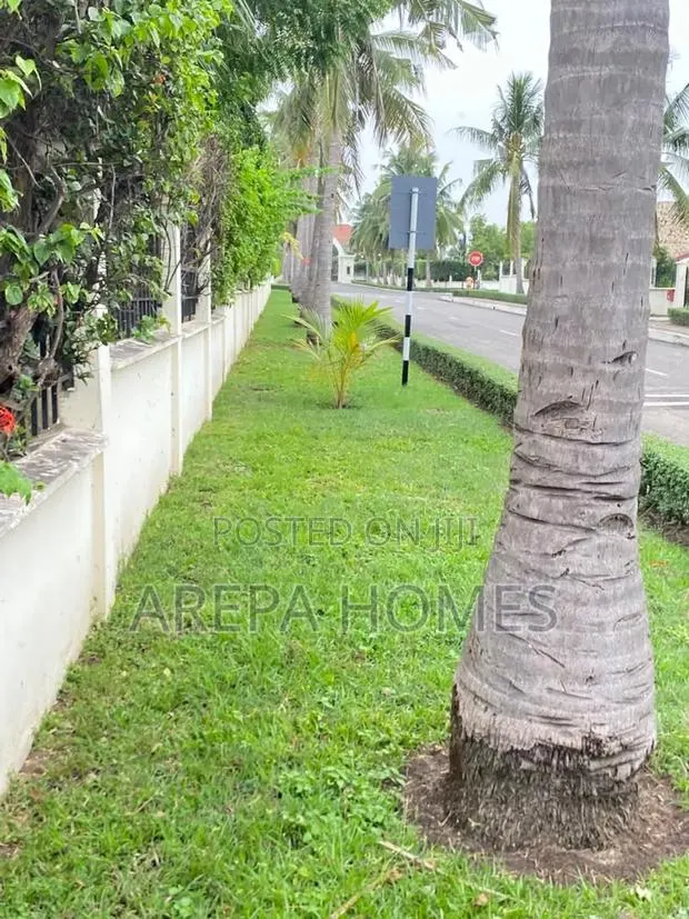 5bdrm Mansion in Arepa Homes, School Junction for sale · Photo 1