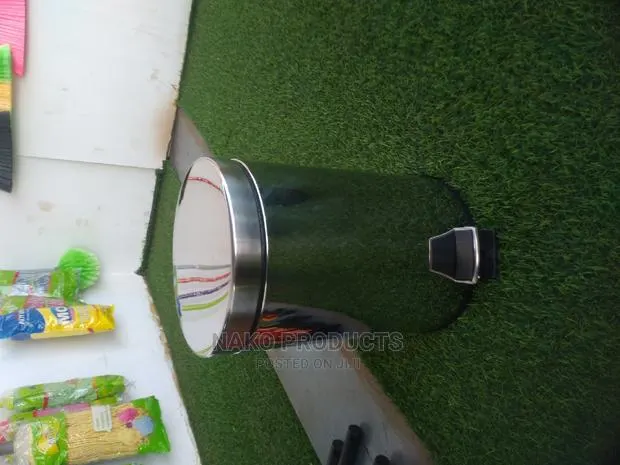 Stainless Steel Chrome Pedal Dustbin 8litres · Photo 1