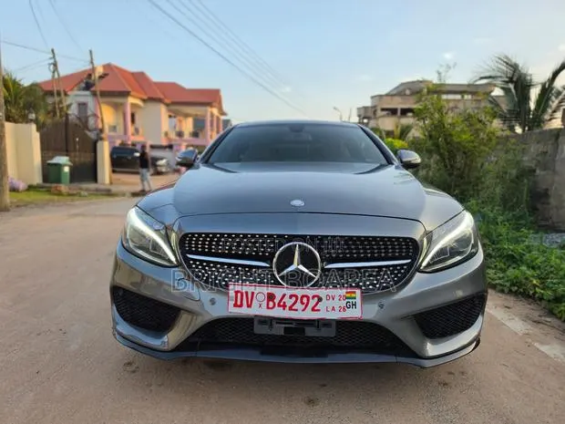 Mercedes-Benz C300 Base 4Matic Sedan AWD (2.0L 4cyl 7A) 2016 Gray · Photo 1