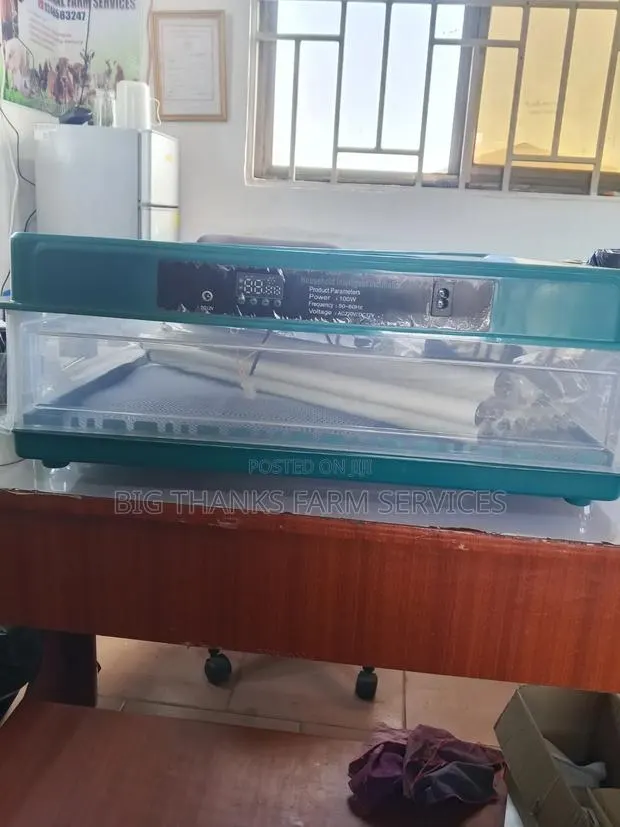 130 Eggs Capacity, Dual Power, Automatic · Photo 2