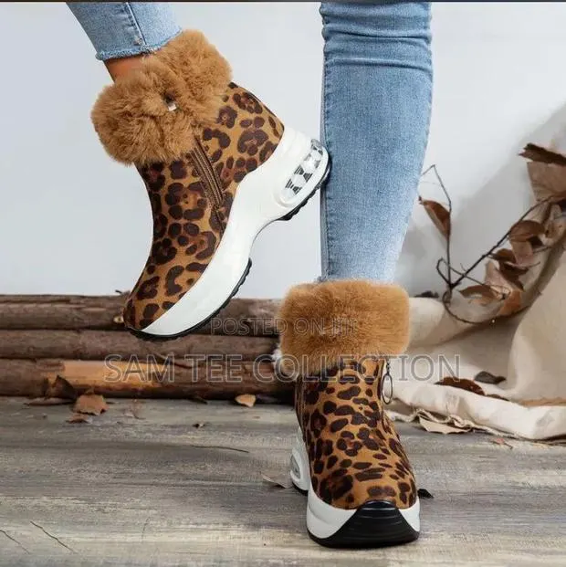 Ladies Stylish Sneakers · Photo 1