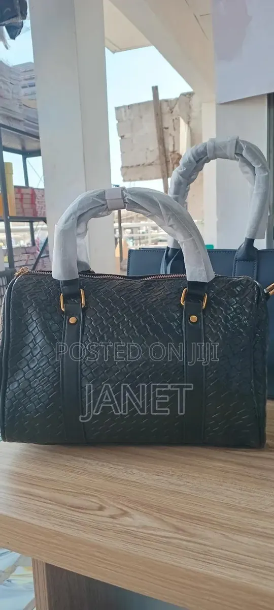 Classy Ladies Barrel Bag · Photo 1