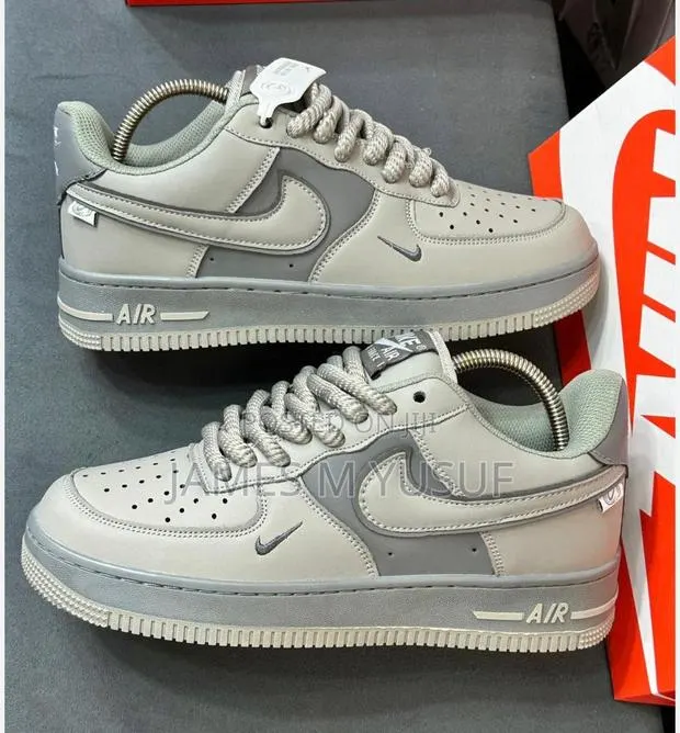 Original Nike Snacker for Cool Price · Photo 1