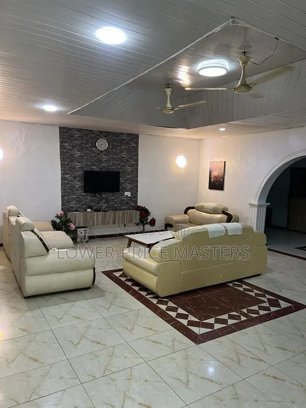 Furnished 7bdrm House in Kasoa for sale · Photo 1