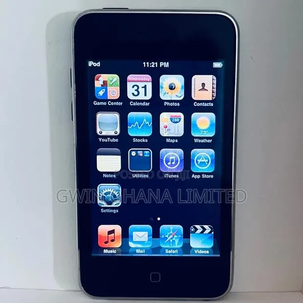 Apple iPod TOUCH - Silver 8 GB (2nd Generation) A1288 · Photo 1