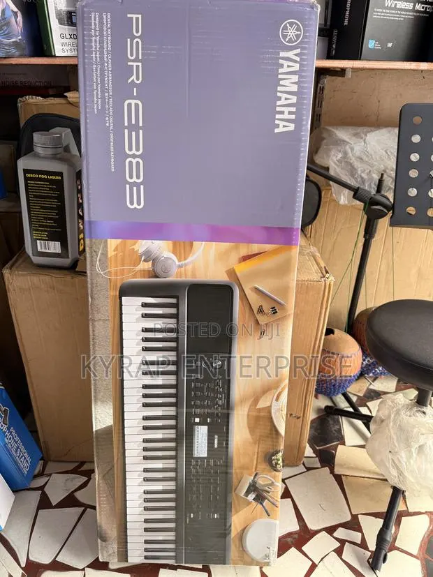 Yahama E383 Keyboard · Photo 1