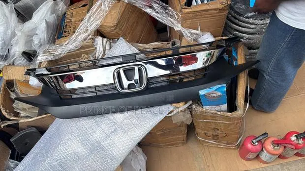 Honda Civic 2016 2017 2018 Front Grille With Crown · Photo 1
