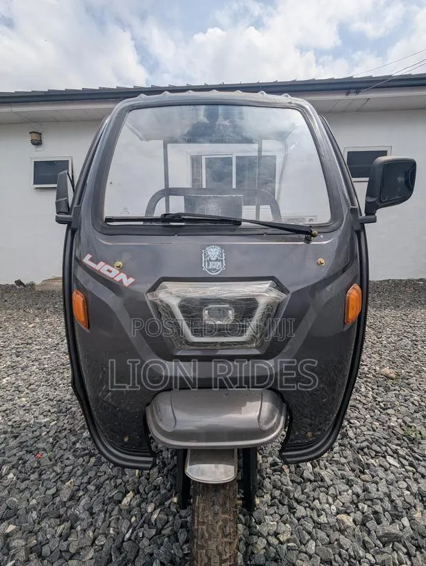 New Motorcycle 2025 Orange · Photo 1
