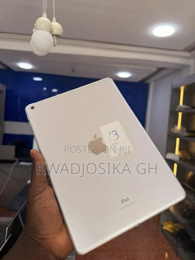 Apple iPad 10.2 (2021) 64 GB · Photo 1