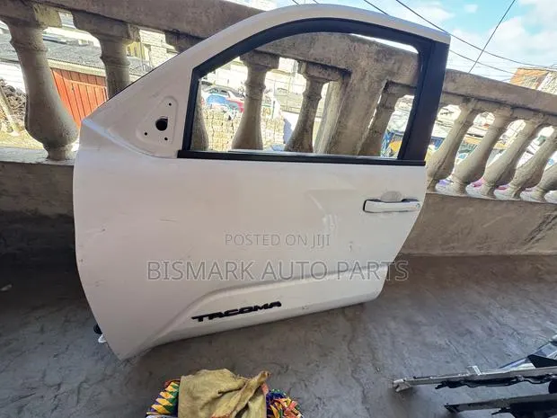 Toyota Tacoma 2024 2025 2026 Door · Photo 1