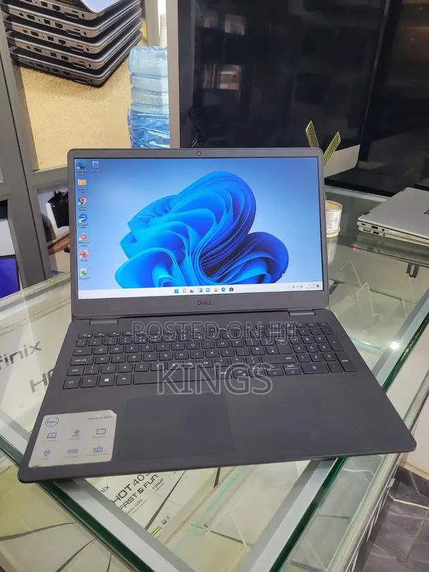 Laptop Dell Vostro 15 3000 8GB Intel Core i7 SSD 256GB · Photo 1