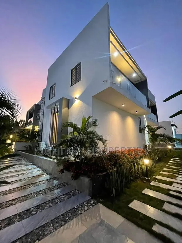 5bdrm Mansion in Santasi Brofroyedu, Kumasi Metropolitan for sale · Photo 1