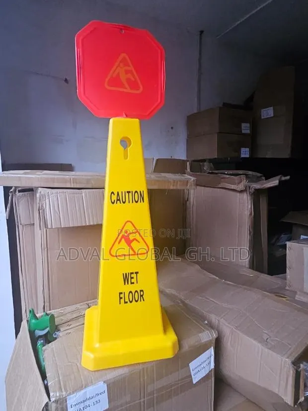 Wet Floor Cleaning Sign · Photo 2