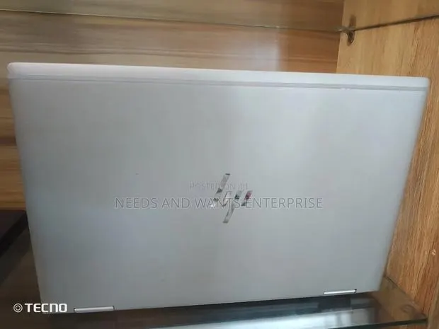 New Laptop HP EliteBook 1030 8GB Intel Core i5 SSD 256GB · Photo 1