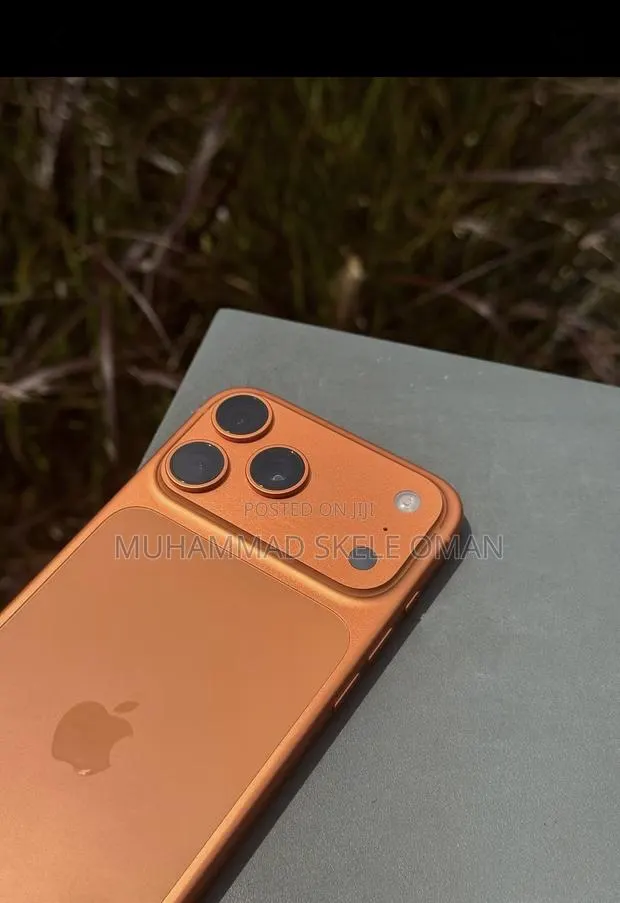 Apple iPhone 17 Pro Max 256 GB Orange · Photo 1