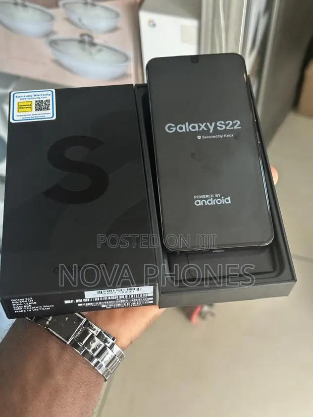 New Samsung Galaxy S22 5G 256 GB Black · Photo 1