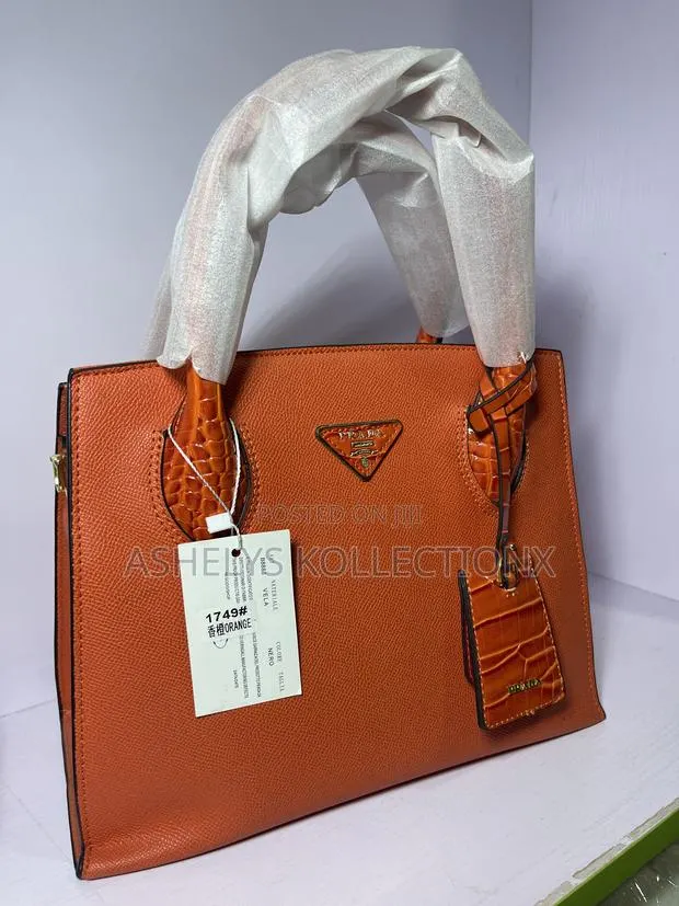 Prada Milano Handbag · Photo 1