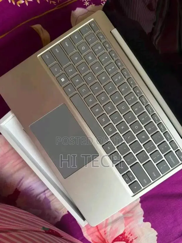 New Laptop Microsoft Surface Go 3 8GB Intel Core i5 SSD 256GB · Photo 1
