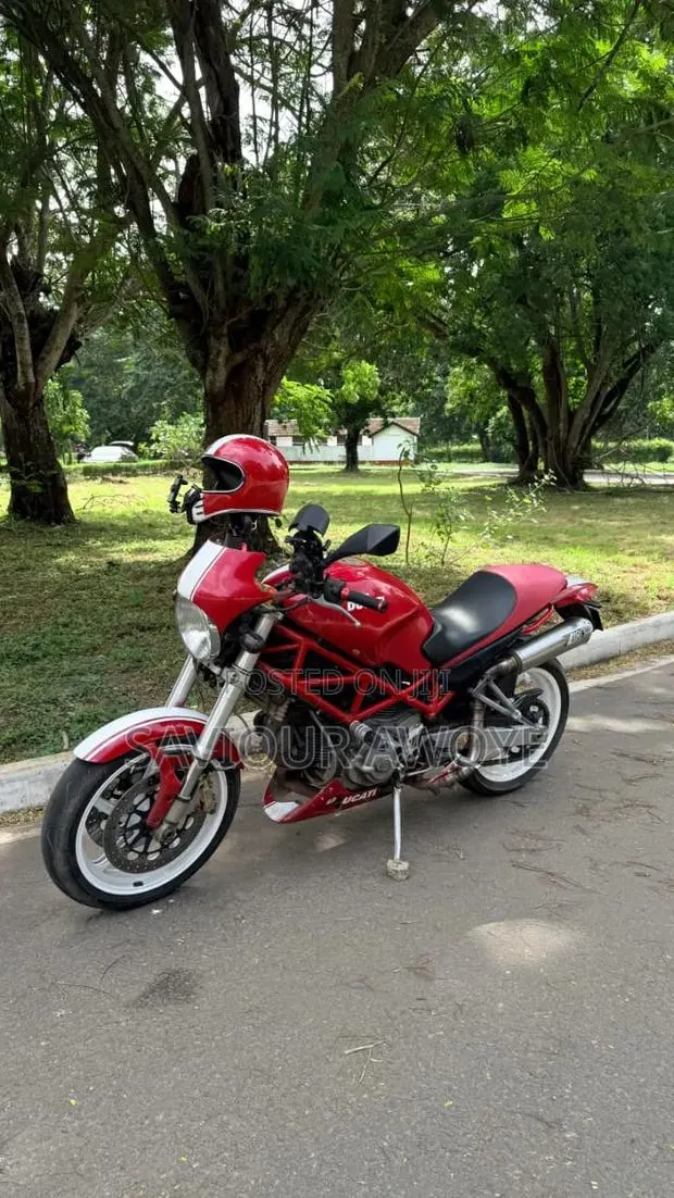 Ducati 2006 Red · Photo 1