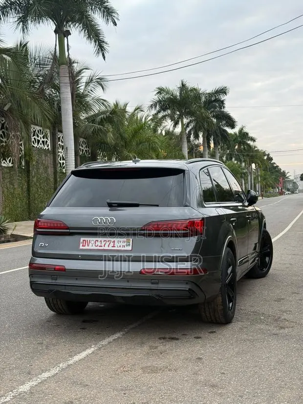 Audi Q7 Premium 2021 Gray · Photo 1