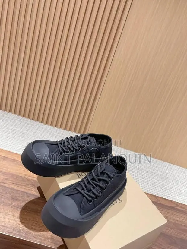 Vaneta Bottega Canvas · Photo 1