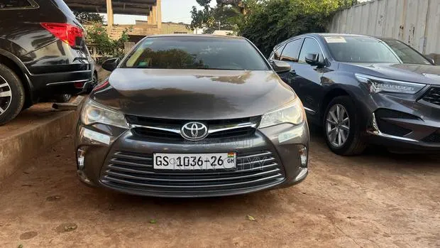 Toyota Camry LE 4dr Sedan (2.5L 4cyl 6A) 2016 Gray · Photo 1