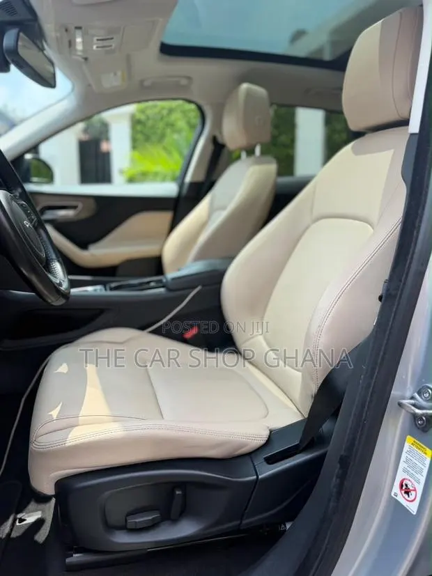 Jaguar F-Pace 35t Premium 2017 Silver · Photo 1