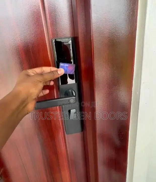 Tuya App Wifi Wireless Biometric Smart Door Lock For Wooden+Security · Photo 1
