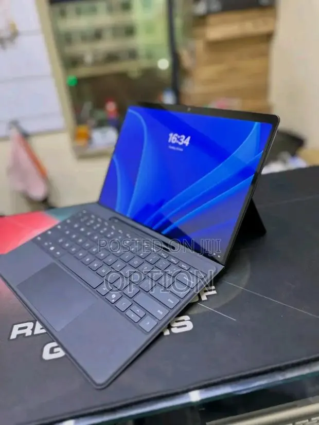 New Microsoft Surface Pro 11th Edition, a Copilot+ PC 16GB SSD 1T · Photo 1