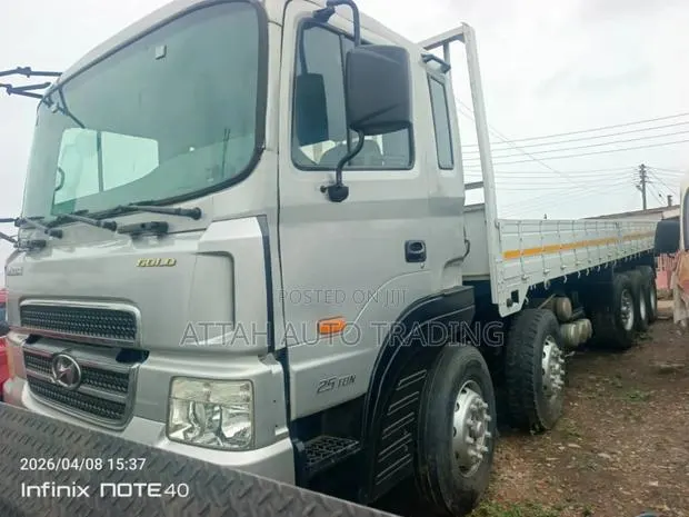 Multi Axle Gold Truck · Photo 1
