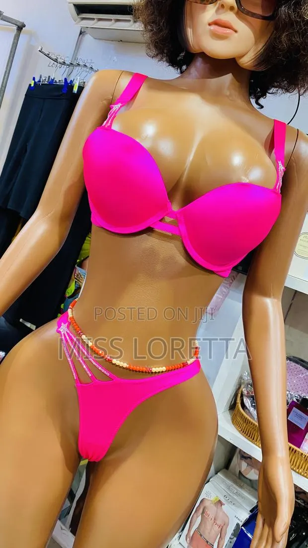 Sequin Details Bra Set · Photo 1