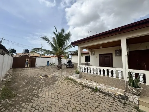4bdrm Bungalow in Community 19 Annex, Sakumono for sale · Photo 1