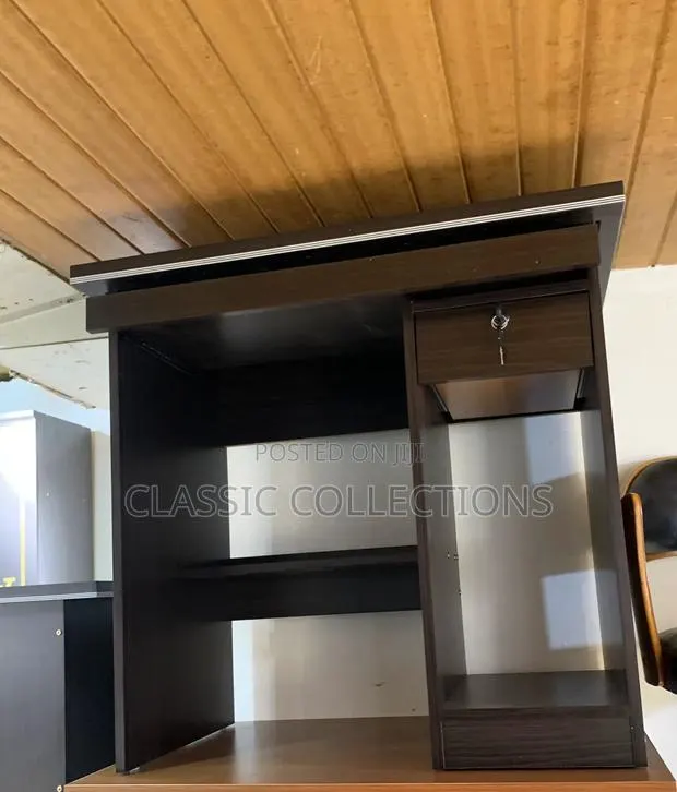 Office Desk · Photo 1