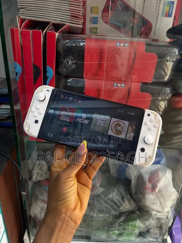 Nintendo Switch OLED (64GB + Games) · Photo 1
