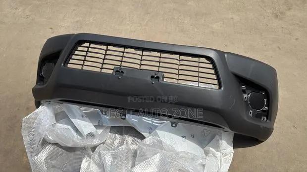 Toyota Hilux 2016,2017,2015,2018, Front Bumper · Photo 1