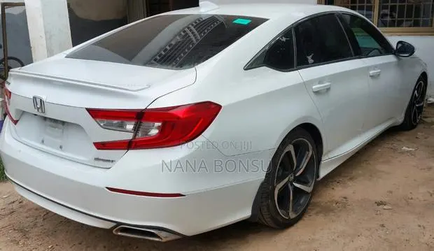 Honda Accord Sport 2018 White · Photo 1
