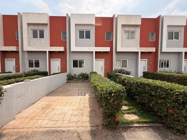 2bdrm Townhouse / Terrace in The Greens Estate, Community 25 for rent · Photo 1