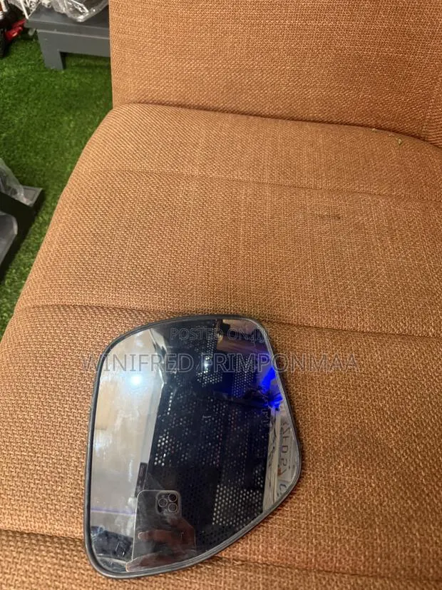 Mitsubishi Pajero Mirror Glass · Photo 1